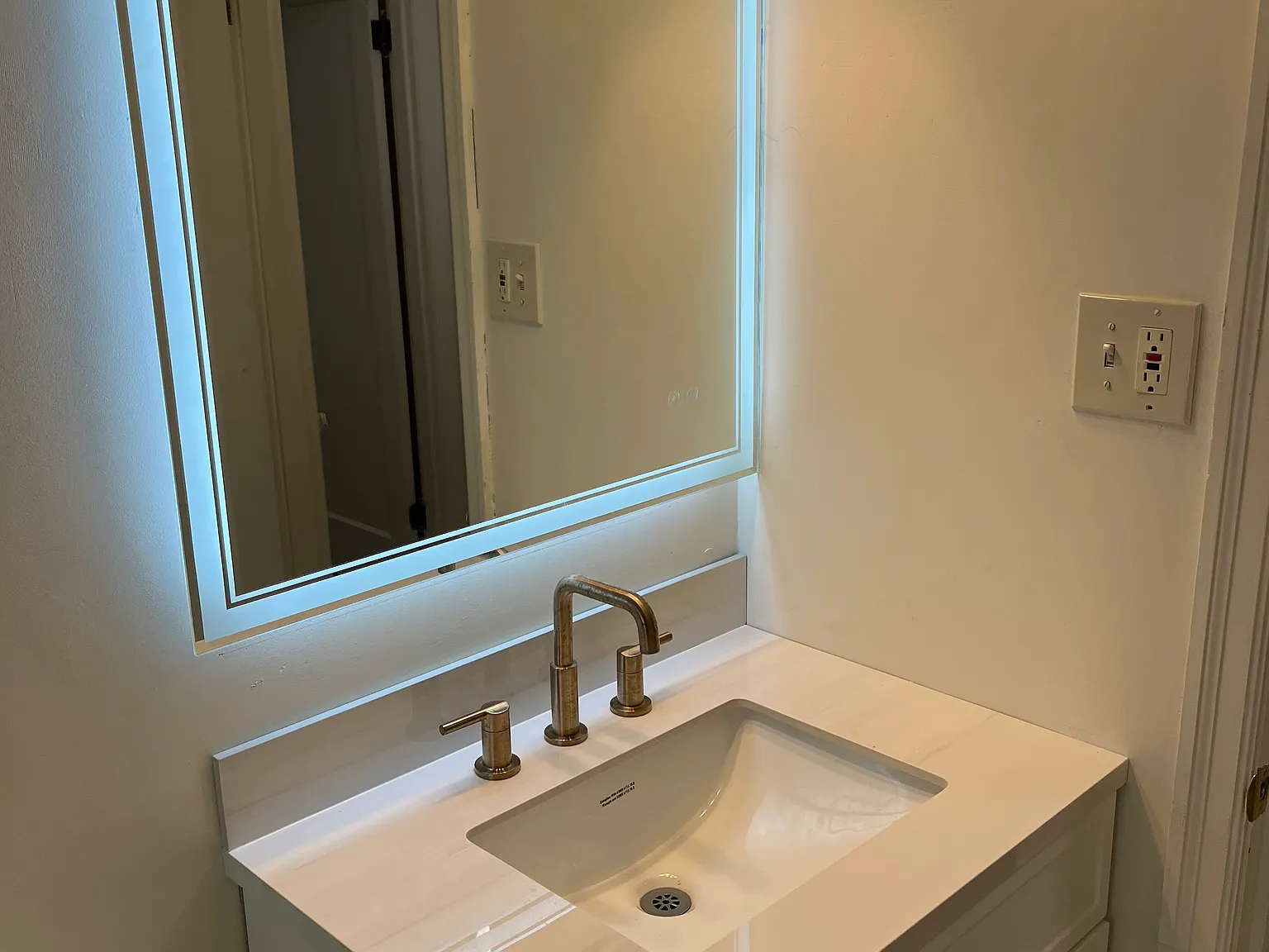 3 bed, 1.5 bath, 952 sqft, $2,000 — Photo 1