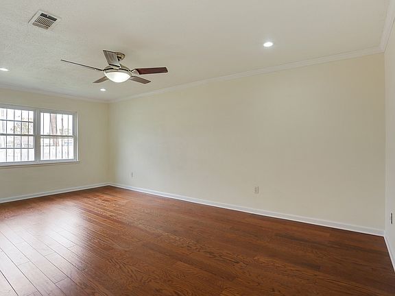 4th image of 2580 Eastview Dr