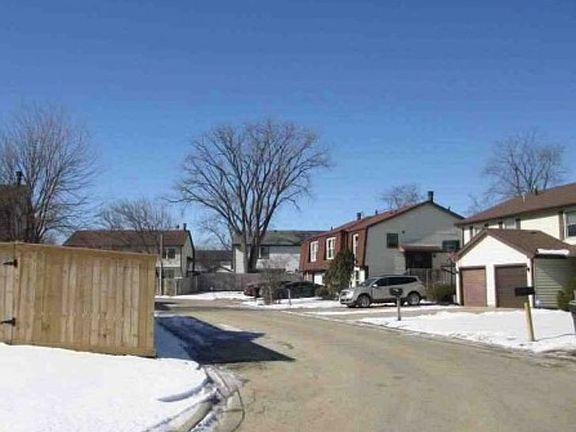 Exterior Neighborhood (street photo)