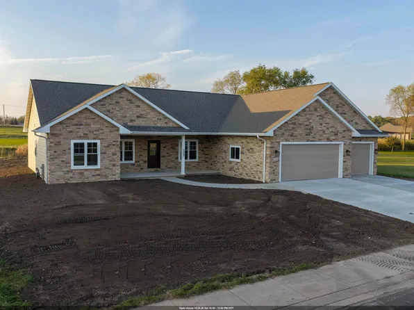 550 Royal Saint Pats Dr, Wrightstown, WI 54180