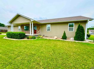 719 S 11th St, Burlington, KS 66839