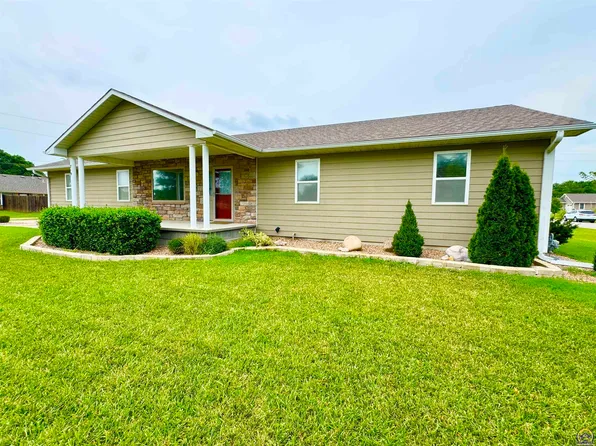 719 S 11th St, Burlington, KS 66839