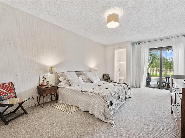 2585 Sheltingham Dr — Photo 19