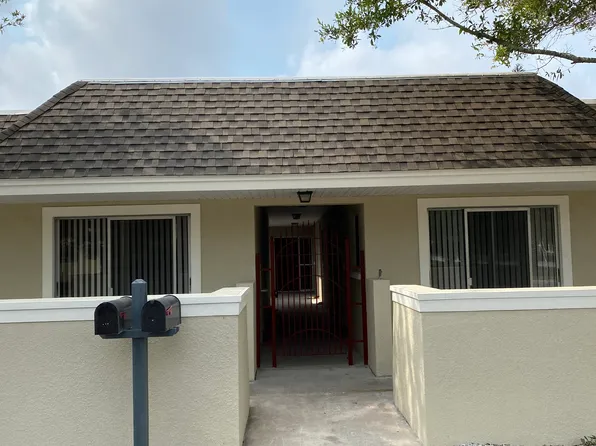 1800 8th Ave SW APT C, Largo, FL 33770