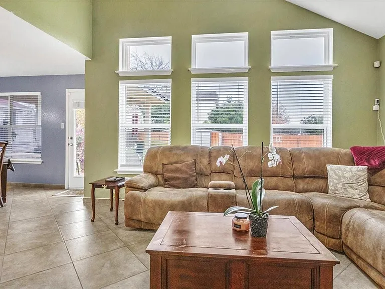 1700 W Pflugerville Pkwy — Photo 12