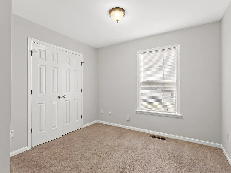 136 Lowell Ct — Photo 21