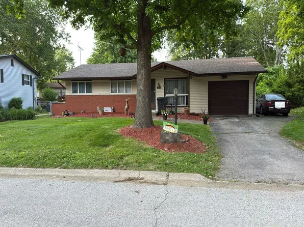 625 Saint Paul Dr, Godfrey, IL 62035