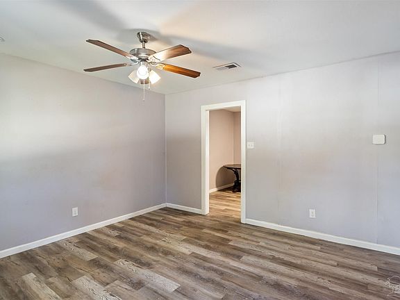 3rd image of 4675 Oakland Dr