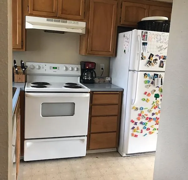 142-144 Delta Ct N — Photo 3