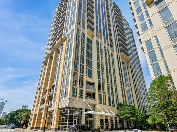 700 N Larrabee St APT 1409, Chicago, IL 60654