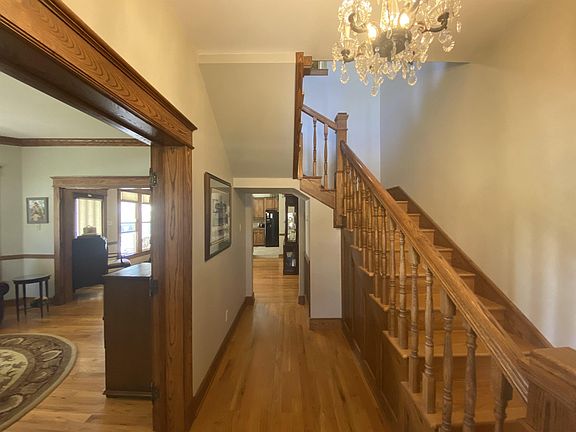 5th image of 700 N Lea Ave