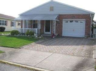 8 Leighton Ct, Toms River, NJ 08757