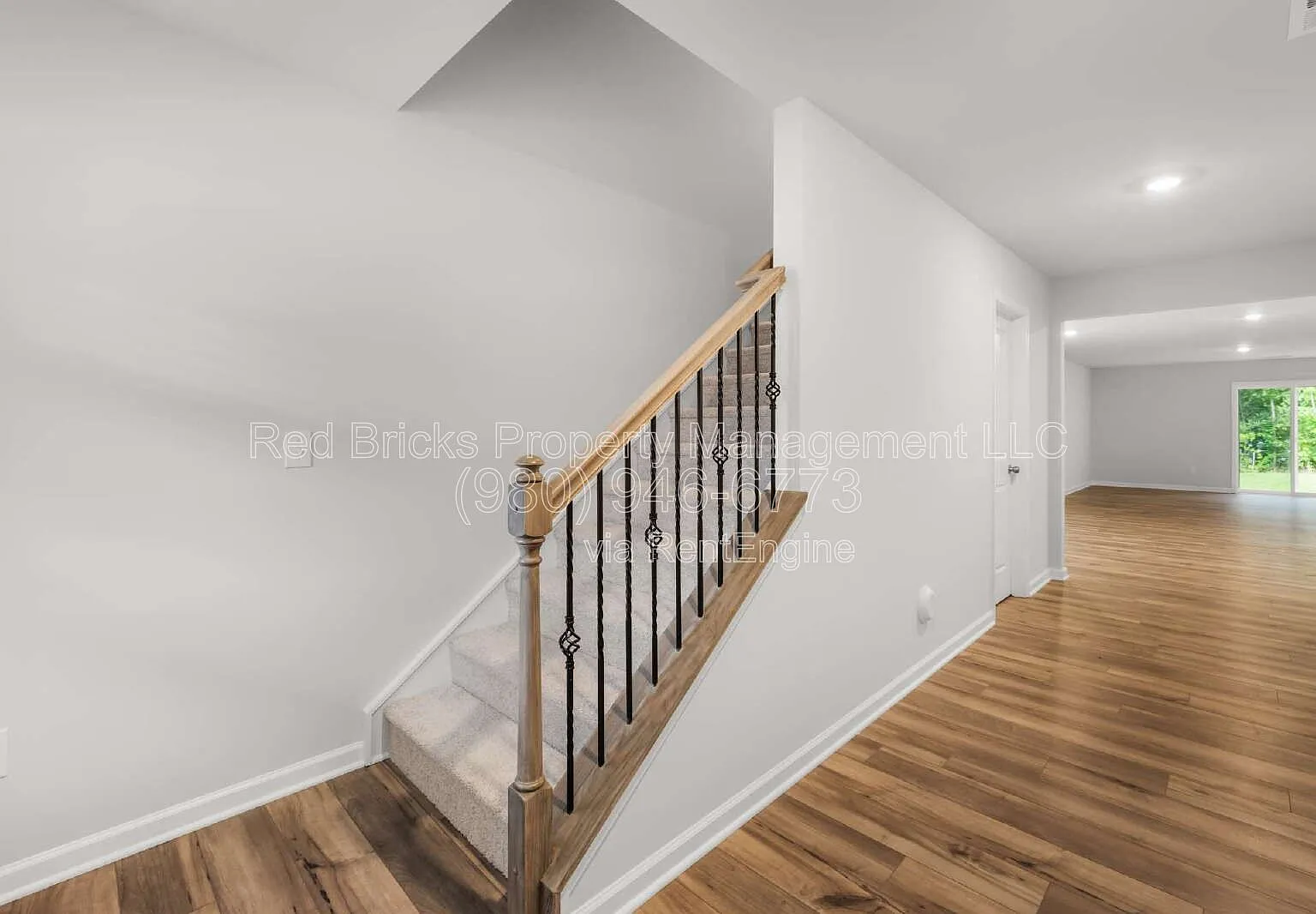 5 bed, 2.5 bath, 2306 sqft, $2,495 — Photo 4