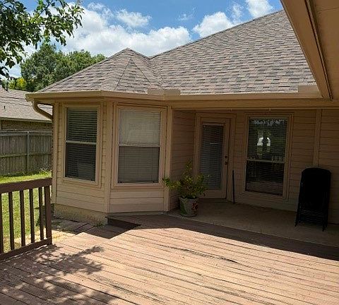 3rd image of 3012 Red Oak Dr