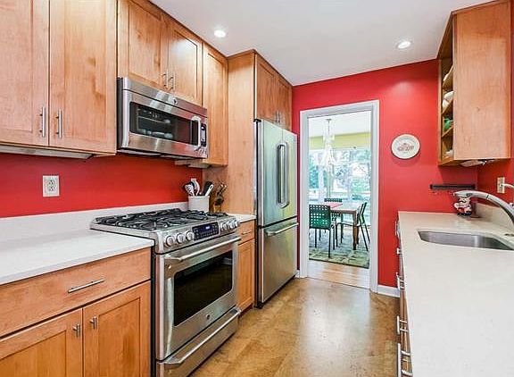 4th image of 7417 Whitehaven Dr