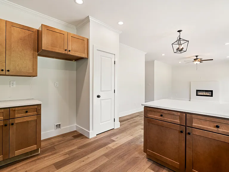 5706 Zurich Way — Photo 8