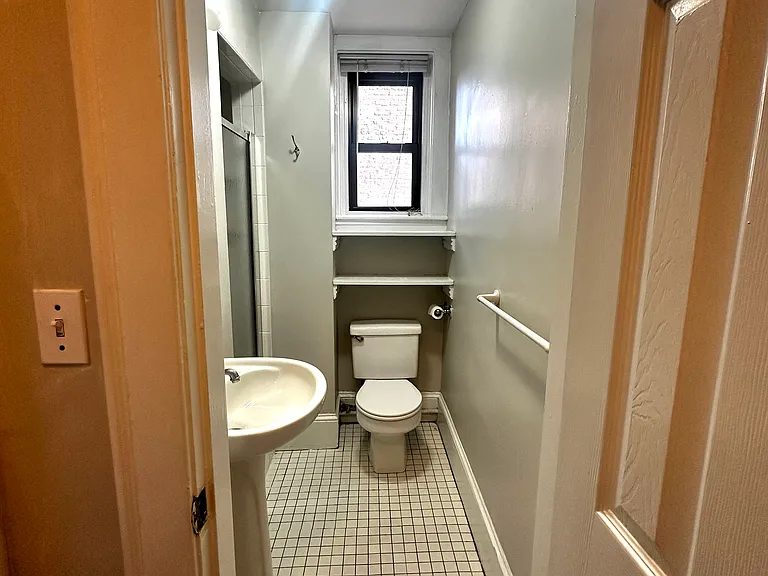 10 Fairfield St #7 — Photo 4