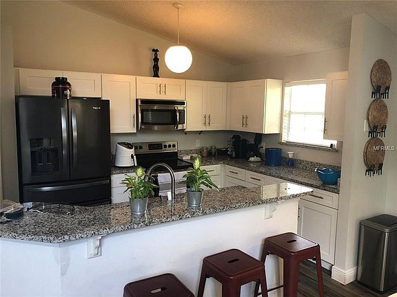 4th image of 6627 Piccadilly Ln