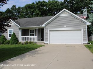 8311 Goldfinch Dr, Freeland, MI 48623