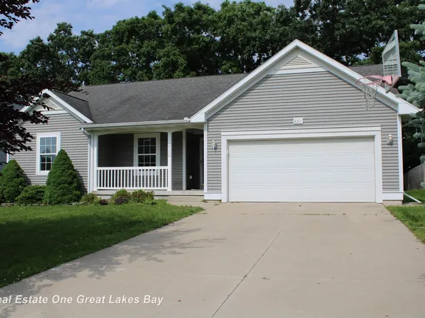 8311 Goldfinch Dr, Freeland, MI 48623