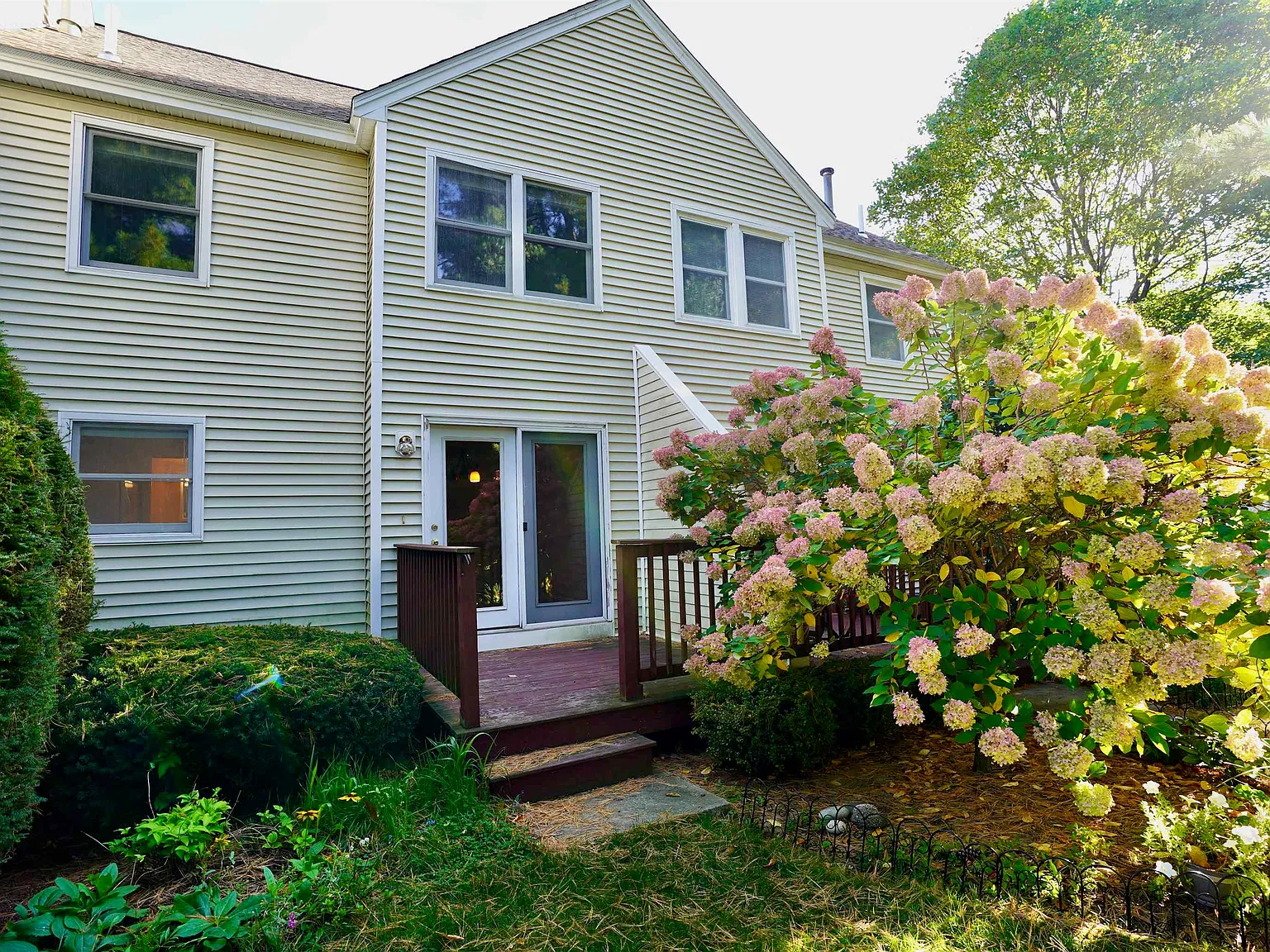 2 bed, 1.5 bath, 1456 sqft, $2,700 — Photo 3
