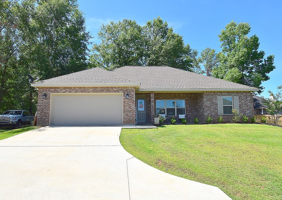 1st image of 104 Iberville Pl