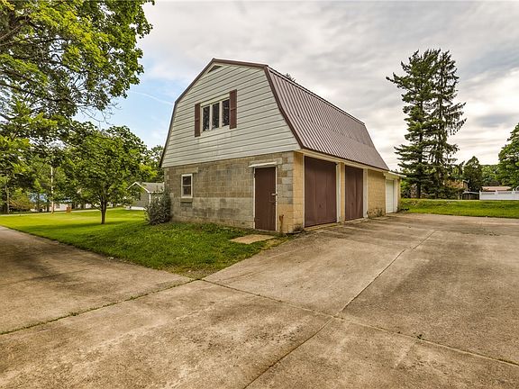 3rd image of 392 Griffith Ave