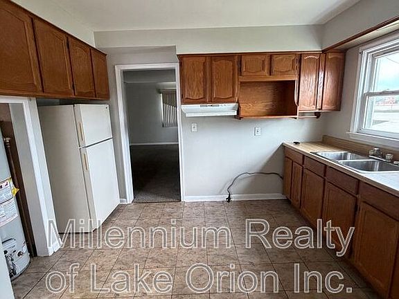 5th image of 34019 Garfield Rd