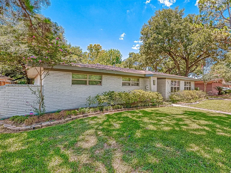 5611 Briarbend Dr — Photo 2