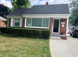 1127 W Twelve Mile Rd, Royal Oak, MI 48073