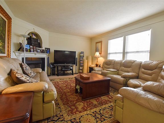 2nd image of 316 Samuel Dr