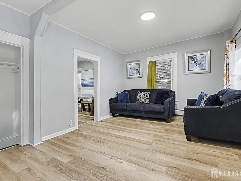 181 Hale St — Photo 4