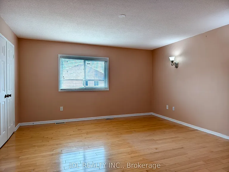 35 Kenborough Ct — Photo 5
