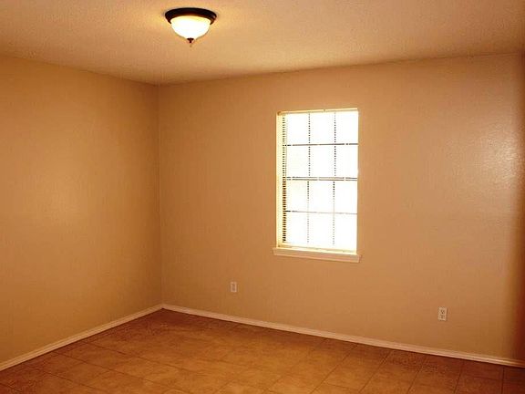 4th image of 213 W Iowa Ave
