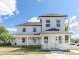 1424 William St