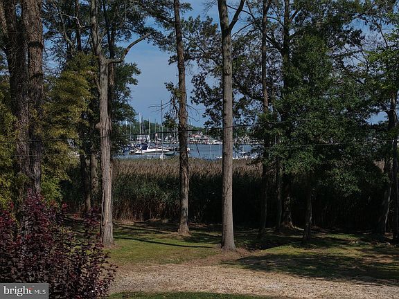 3rd image of 1024 Old Turkey Point Rd
