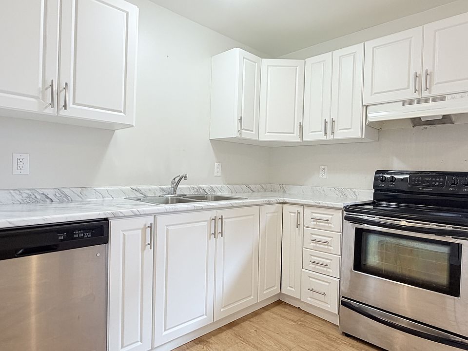 1st image of 225 Queen St #3