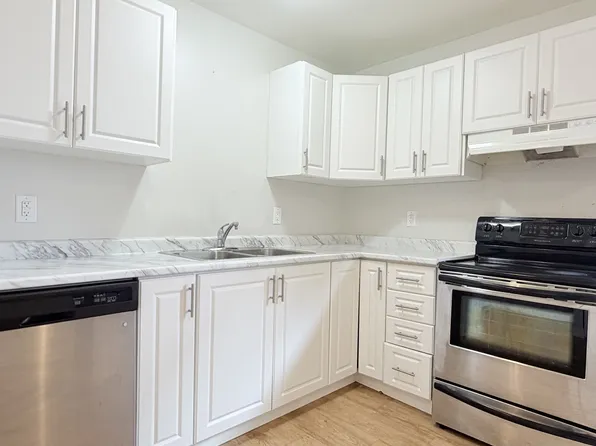 225 Queen St, Sarnia, ON