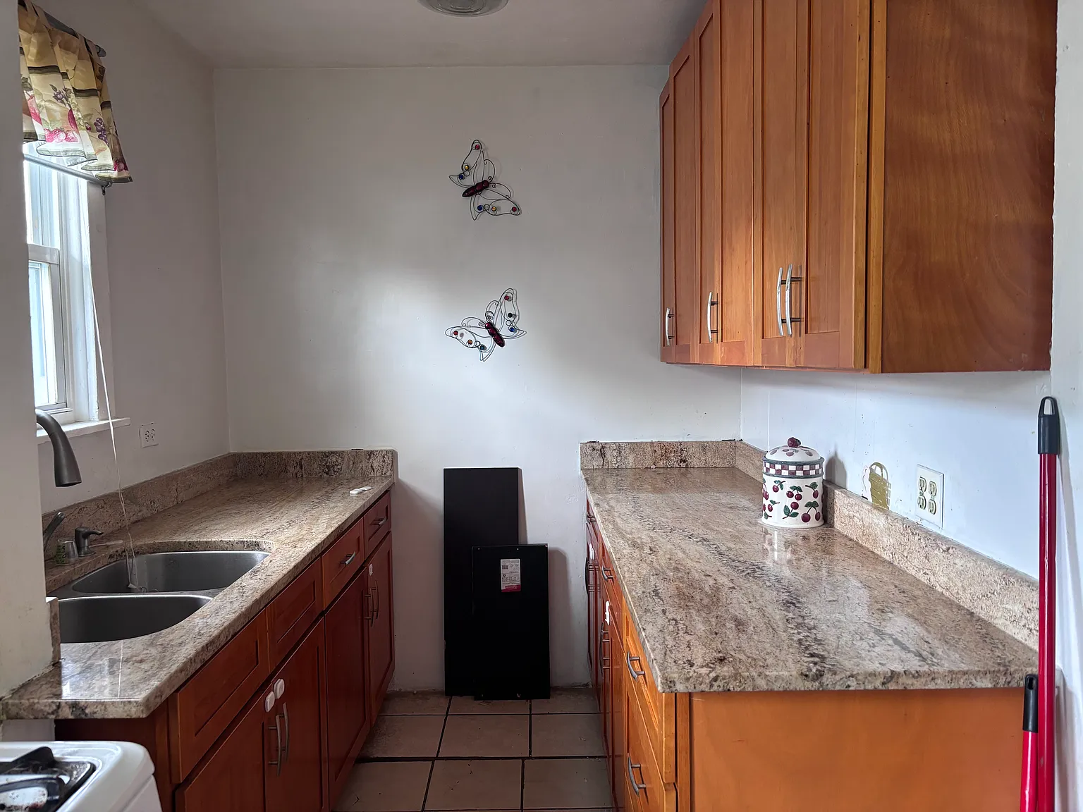 3 bed, $1,400 — Photo 4