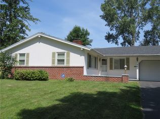 128 Hemlock Woods Ln, Rochester, NY 14615