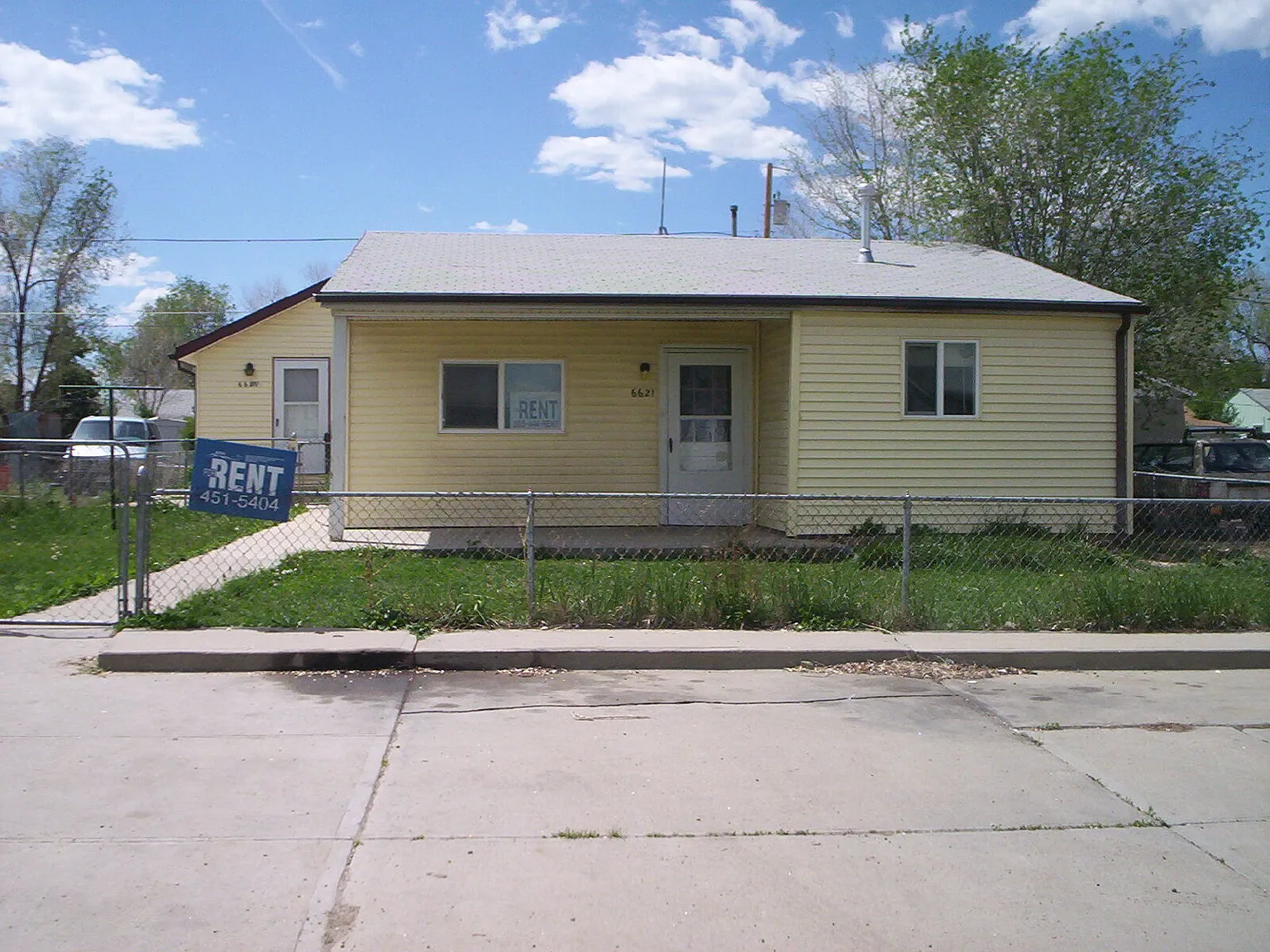3 bed, 1.0 bath, 910 sqft, $1,795 — Photo 1