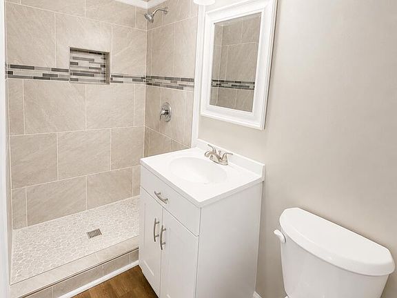 2nd image of 503 Myrtle Ln