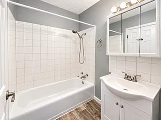 417 N Lincoln Blvd