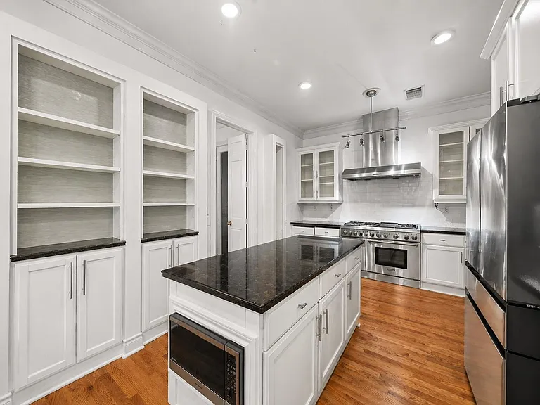 5136 Chevy Chase Dr — Photo 11