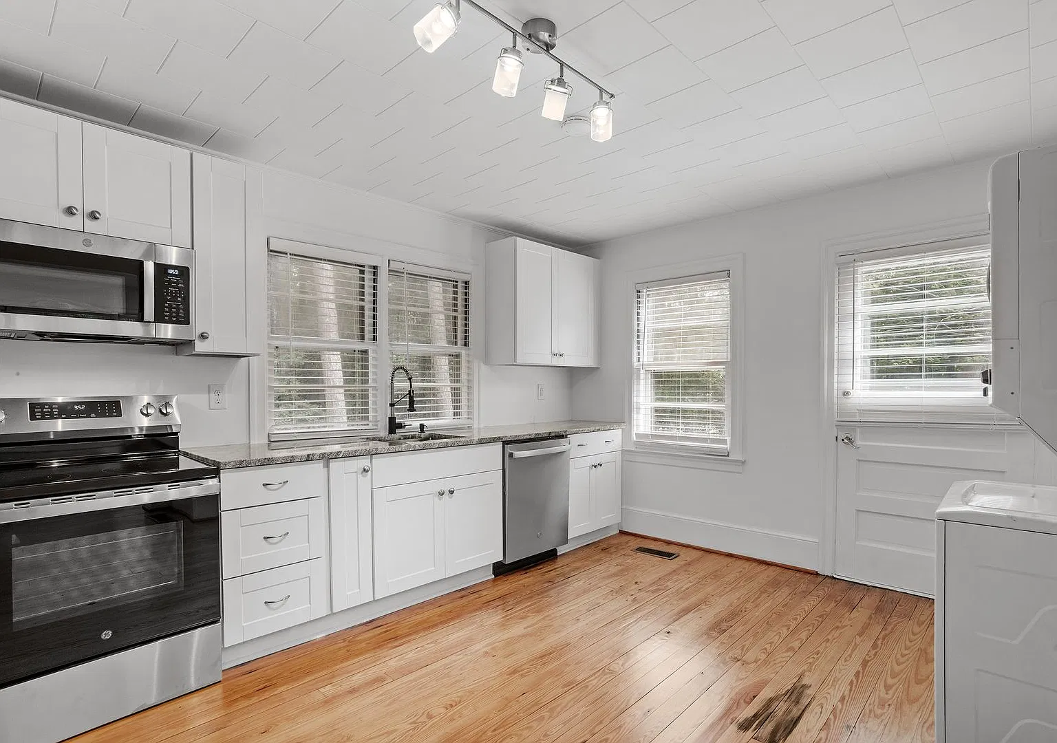 Cozy 2bed/1bath in Wake Forest — Photo 4