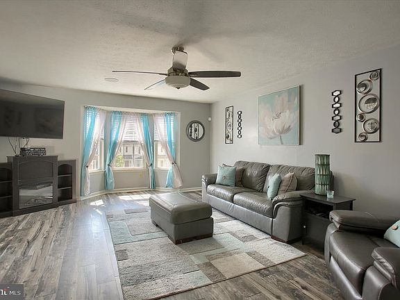 5th image of 166 Country Ridge Dr