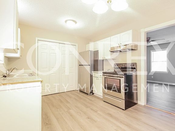 4th image of 309 El Capitan St