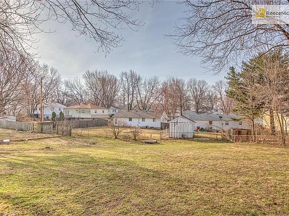 4th image of 18931 Powahatan Ct E