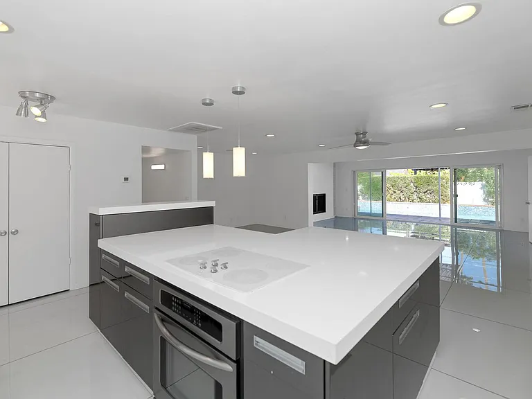 4222 E Indianola Ave — Photo 4