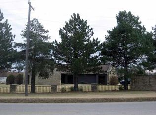 2121 E 9th Ave, Winfield, KS 67156